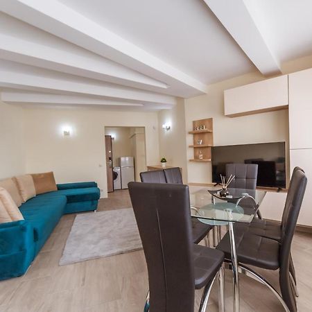 Luxury Desing Apartment Piteşti Kültér fotó