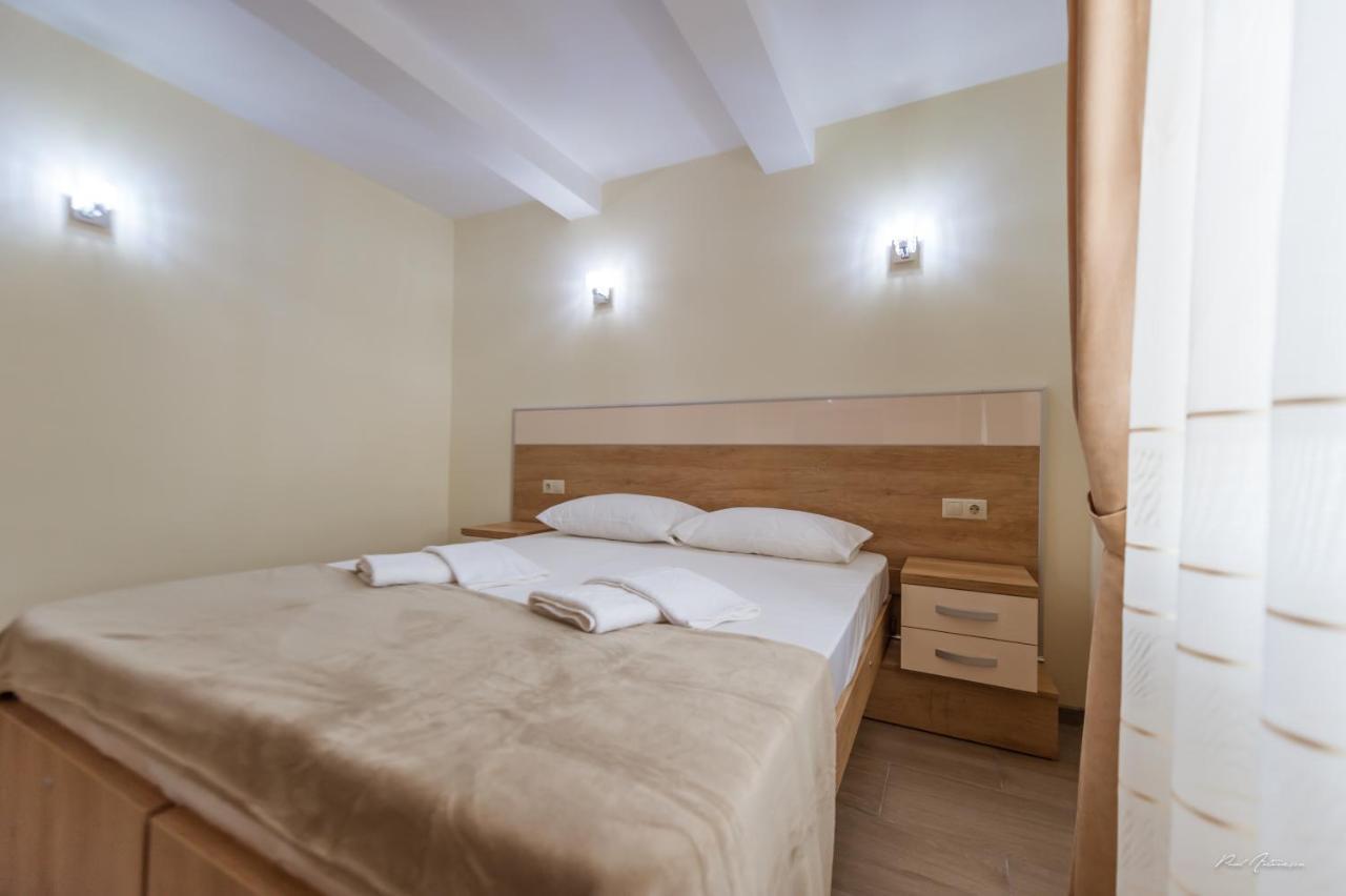 Luxury Desing Apartment Piteşti Kültér fotó