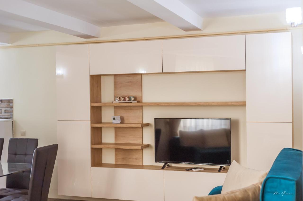 Luxury Desing Apartment Piteşti Kültér fotó