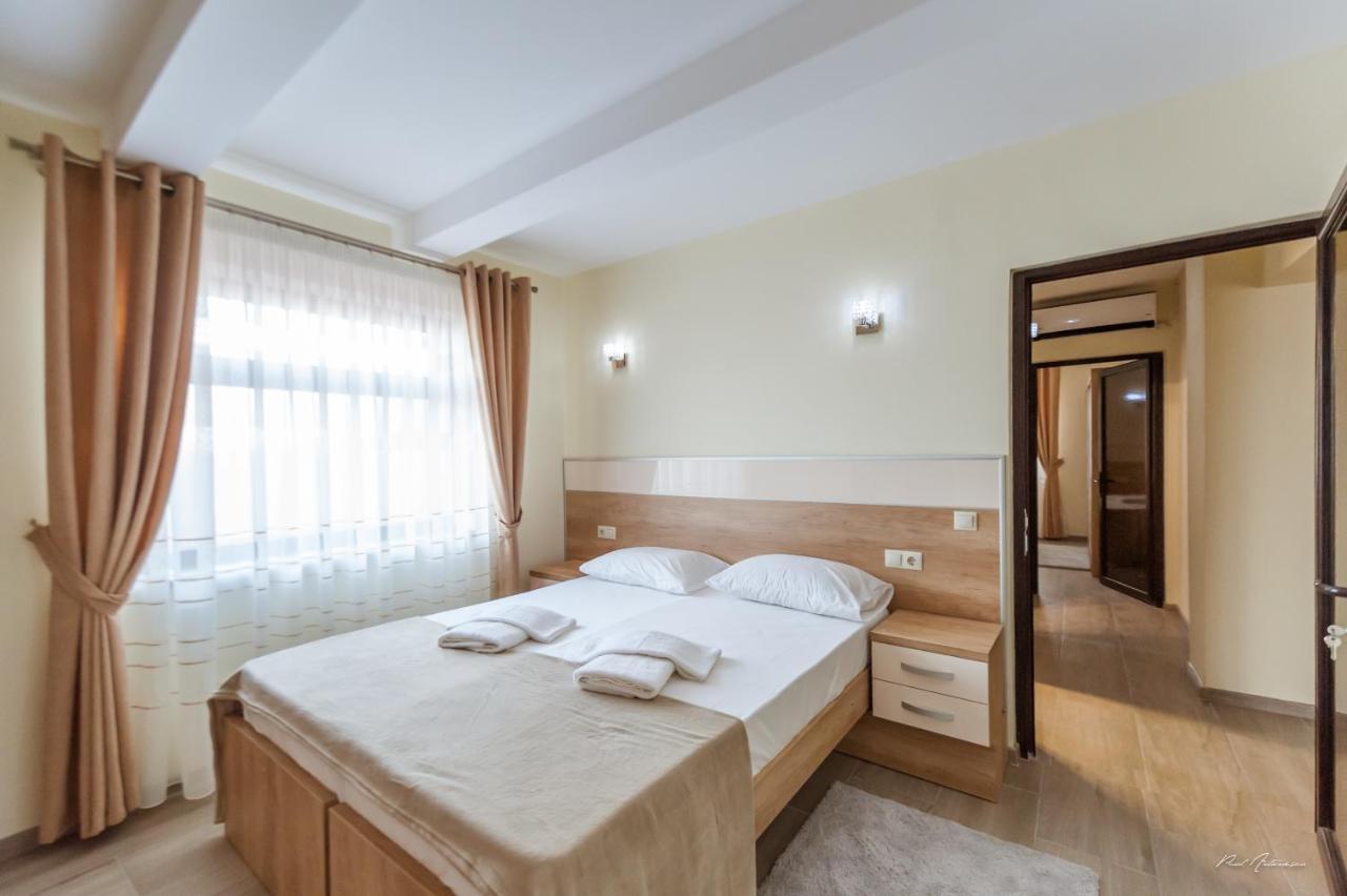 Luxury Desing Apartment Piteşti Kültér fotó