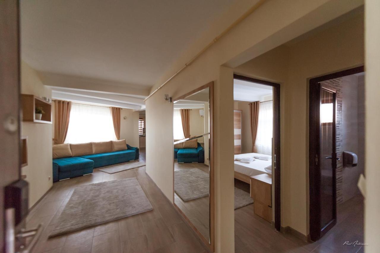 Luxury Desing Apartment Piteşti Kültér fotó