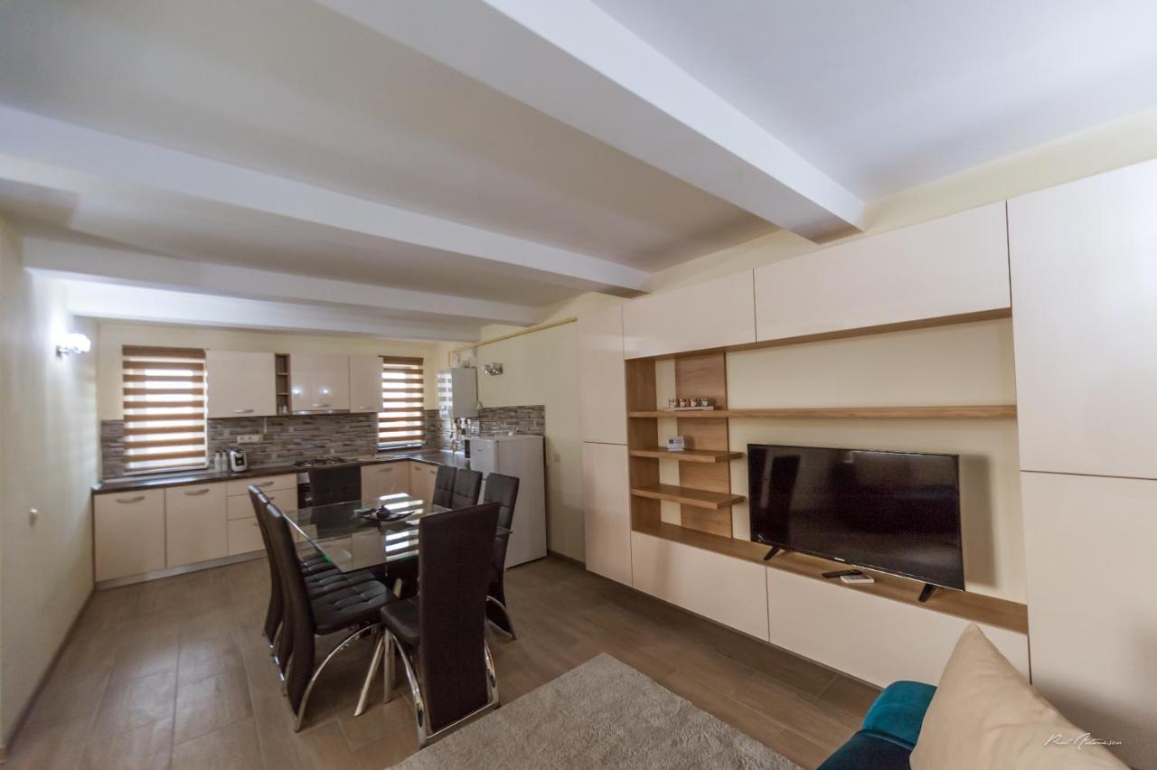 Luxury Desing Apartment Piteşti Kültér fotó