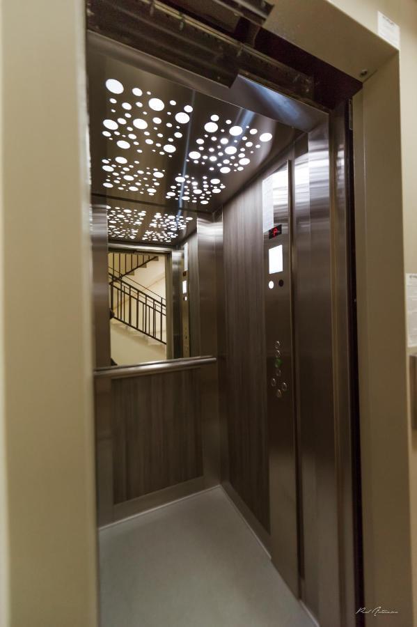 Luxury Desing Apartment Piteşti Kültér fotó