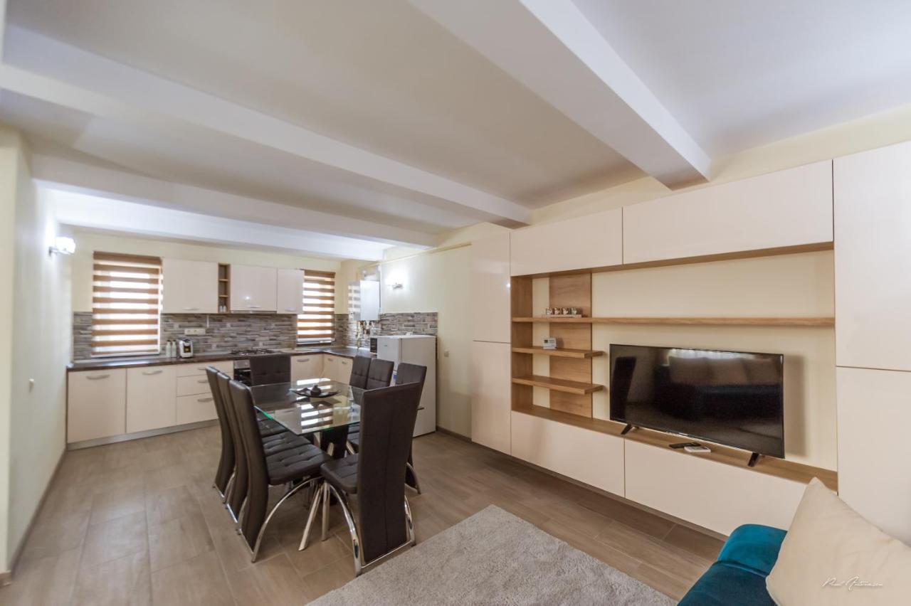 Luxury Desing Apartment Piteşti Kültér fotó